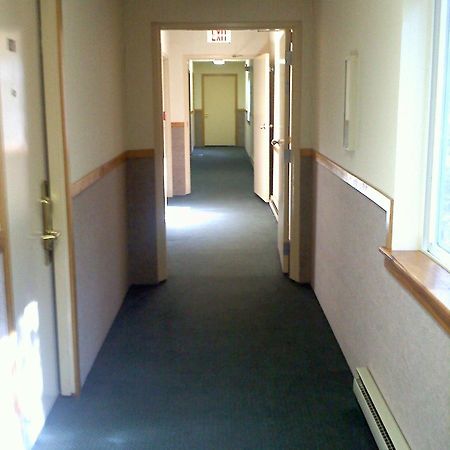 Carriage House Motor Inn เลคแพลซิด ภายนอก รูปภาพ
