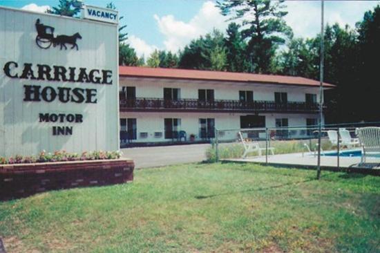 Carriage House Motor Inn เลคแพลซิด ภายนอก รูปภาพ