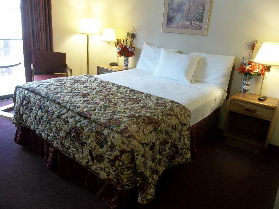 Carriage House Motor Inn เลคแพลซิด ภายนอก รูปภาพ